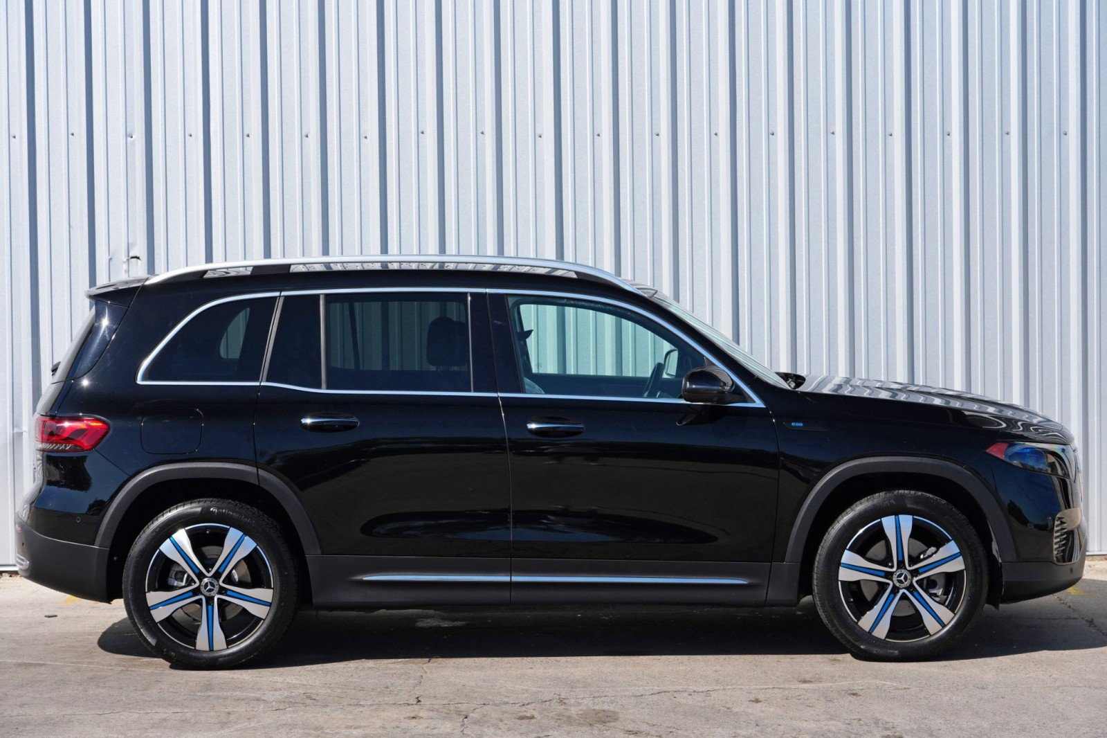 Used 2022 Mercedes-Benz EQB 350 4MATIC w/ Pinnacle Package image 51