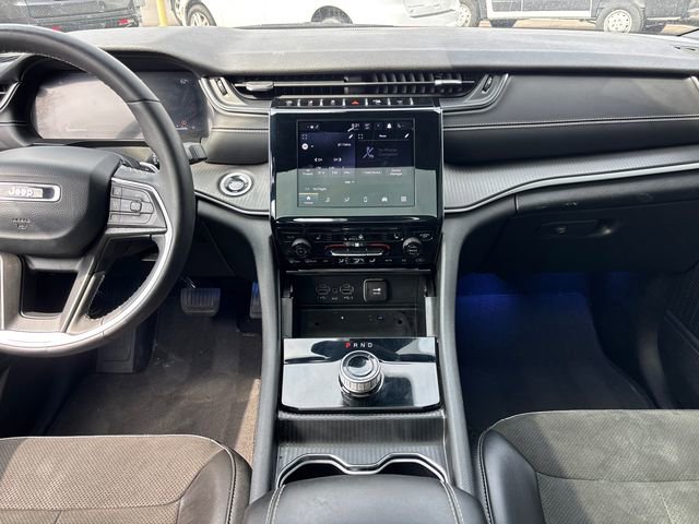 Used 2024 Jeep Grand Cherokee L Altitude AWD/4WD image 10