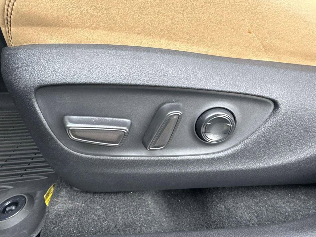 Used 2023 Toyota RAV4 XLE Premium image 14