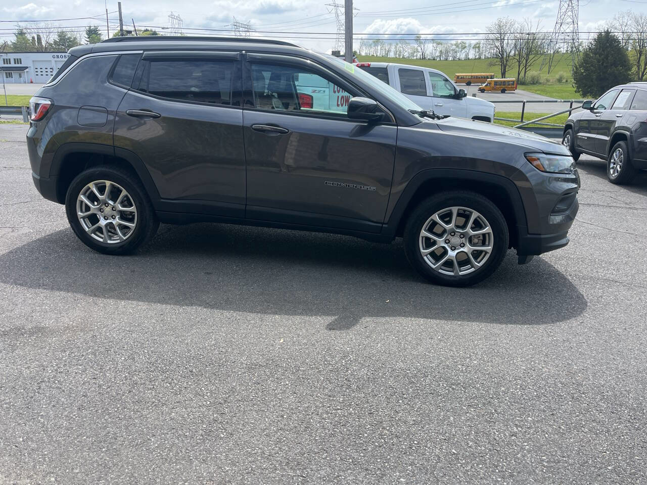 Used 2023 Jeep Compass Latitude AWD/4WD image 5
