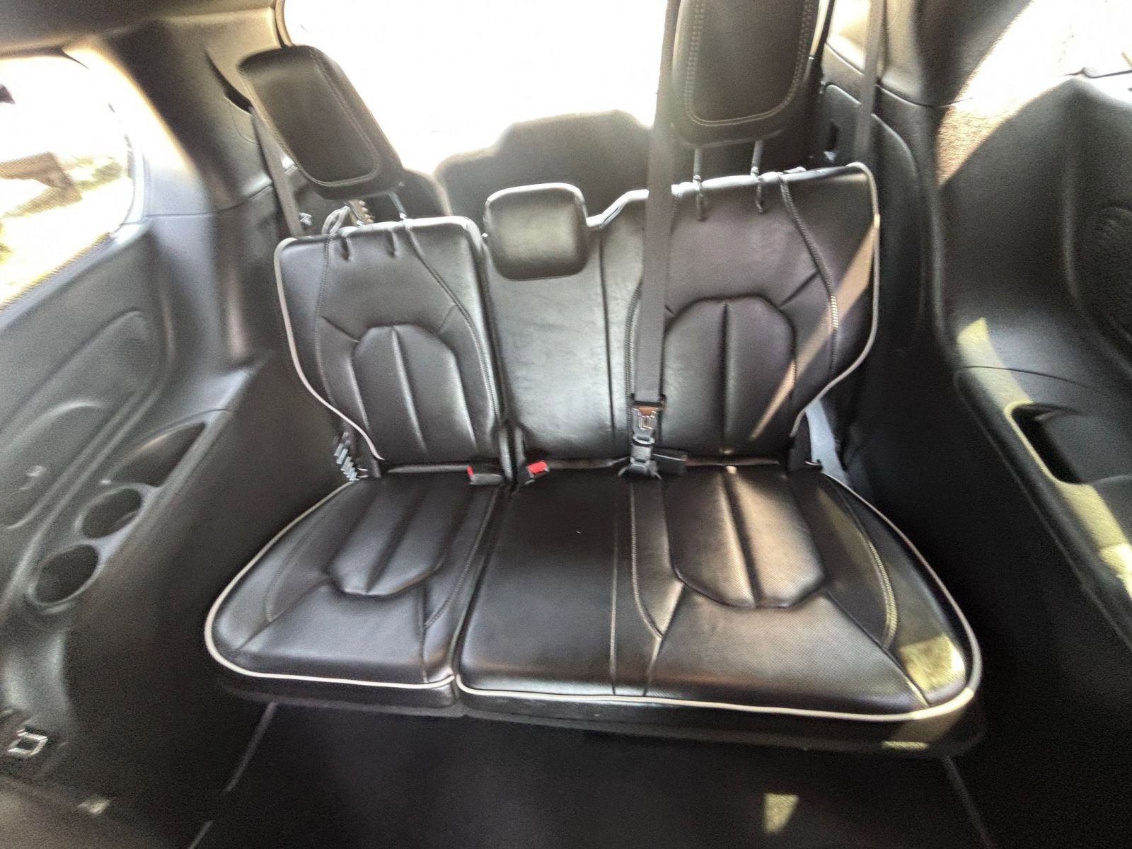 Used 2025 Chrysler Pacifica Limited FWD image 33
