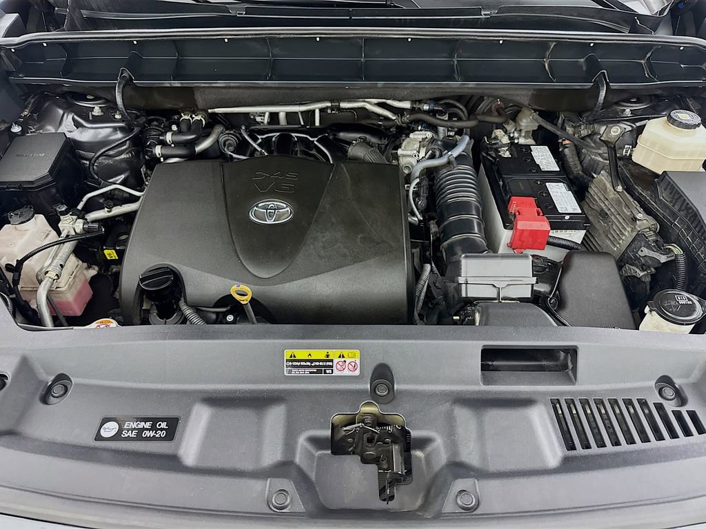 Used 2021 Toyota Highlander XLE image 29