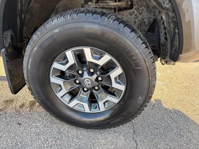 Used 2019 Toyota Tacoma TRD Off-Road w/ Technology Package image 9