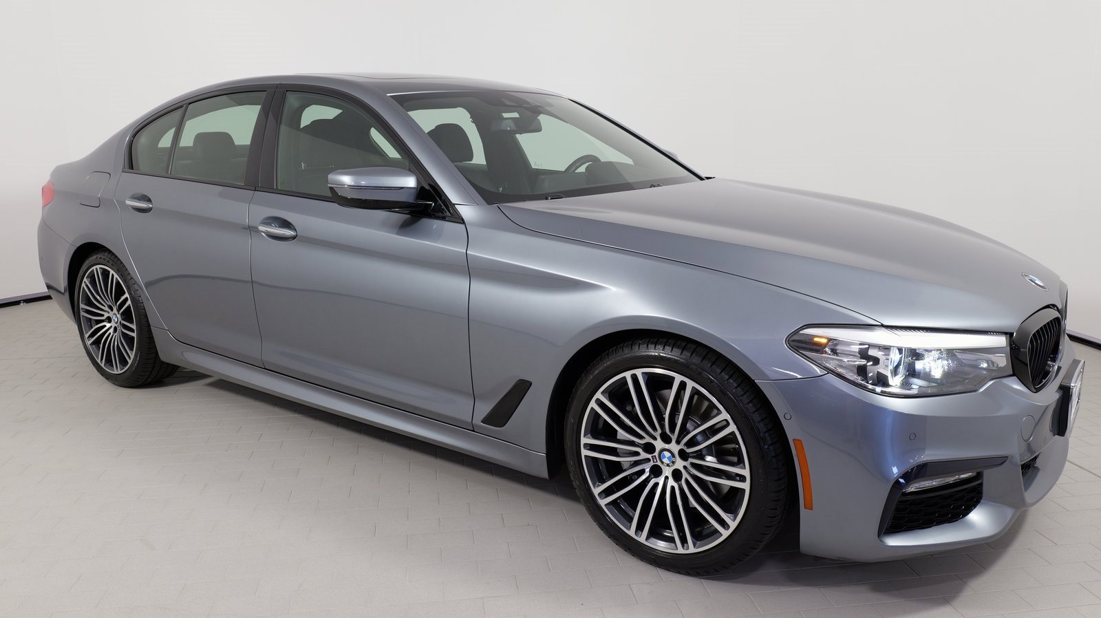 Used 2018 BMW 530i xDrive w/ M Sport Package image 21