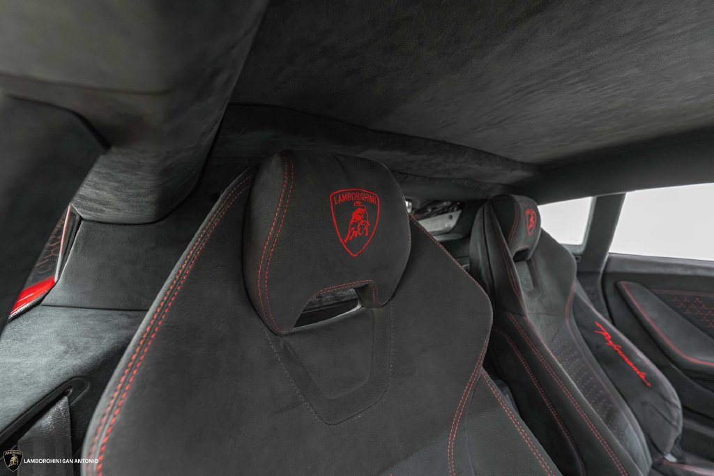Used 2018 Lamborghini Huracan Performante AWD/4WD image 28