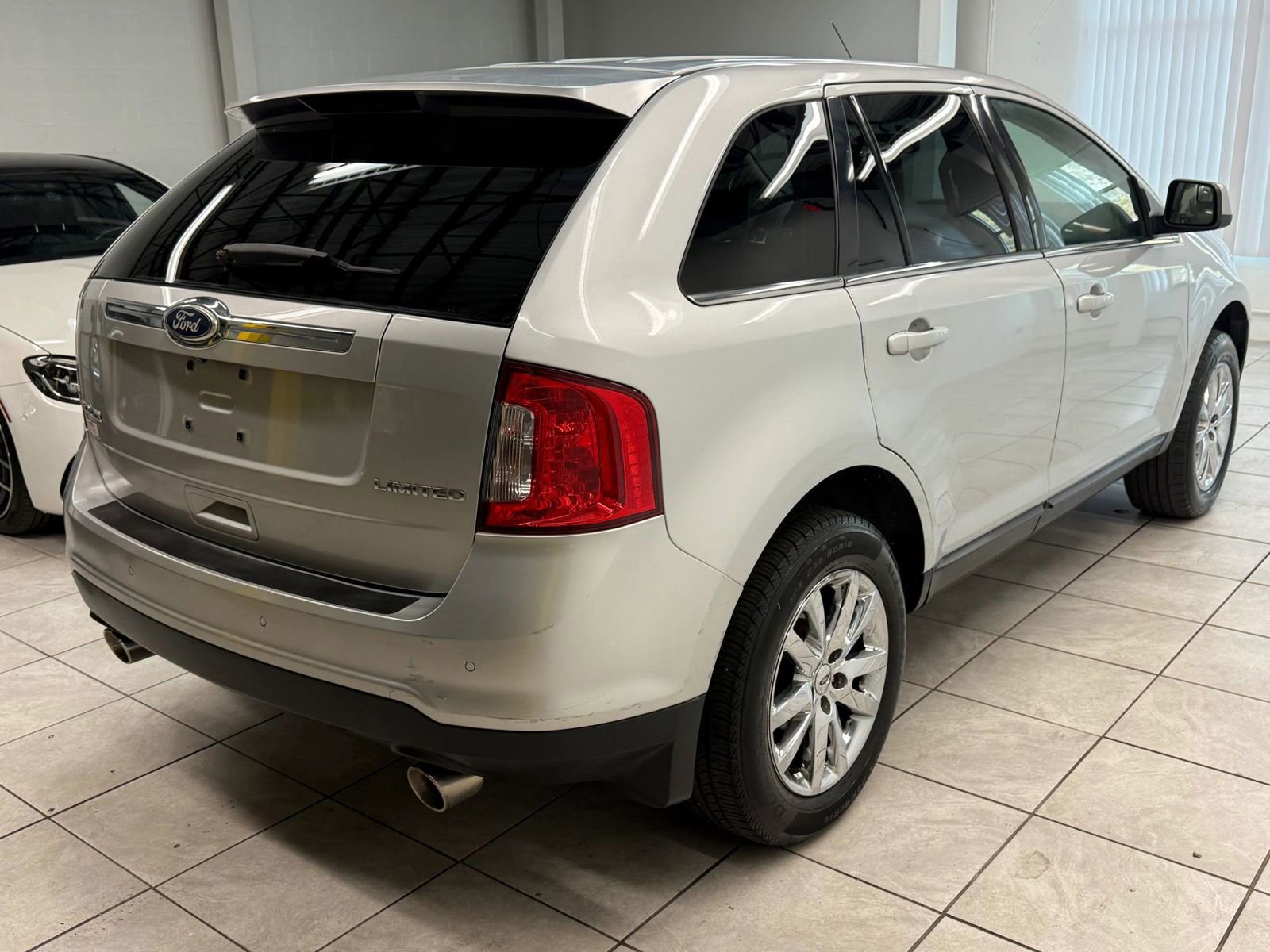 Used 2011 Ford Edge Limited FWD image 9