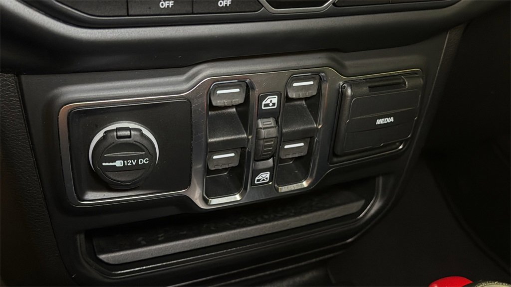 Used 2020 Jeep Gladiator Overland image 32