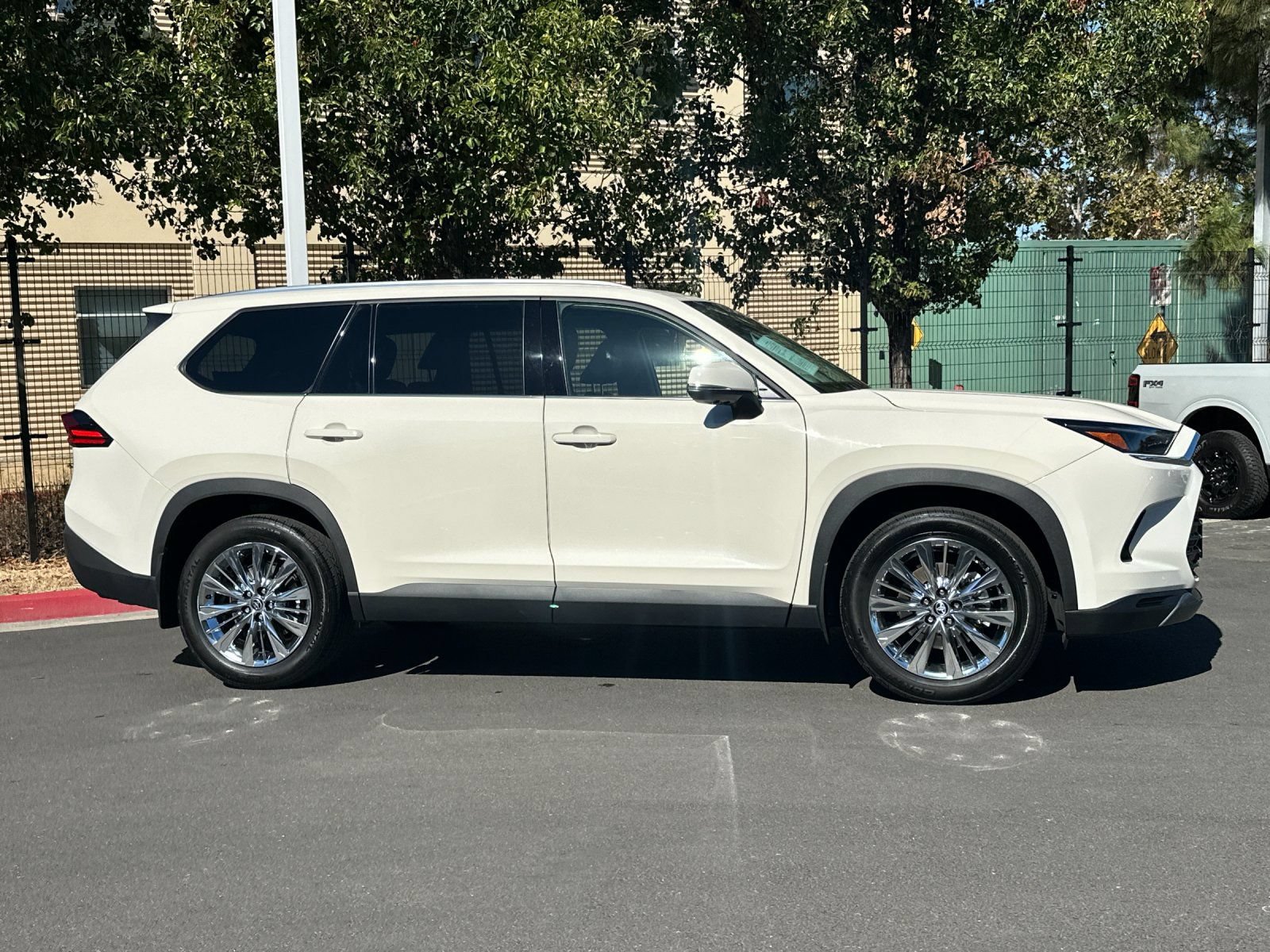 Used 2024 Toyota Grand Highlander AWD image 7