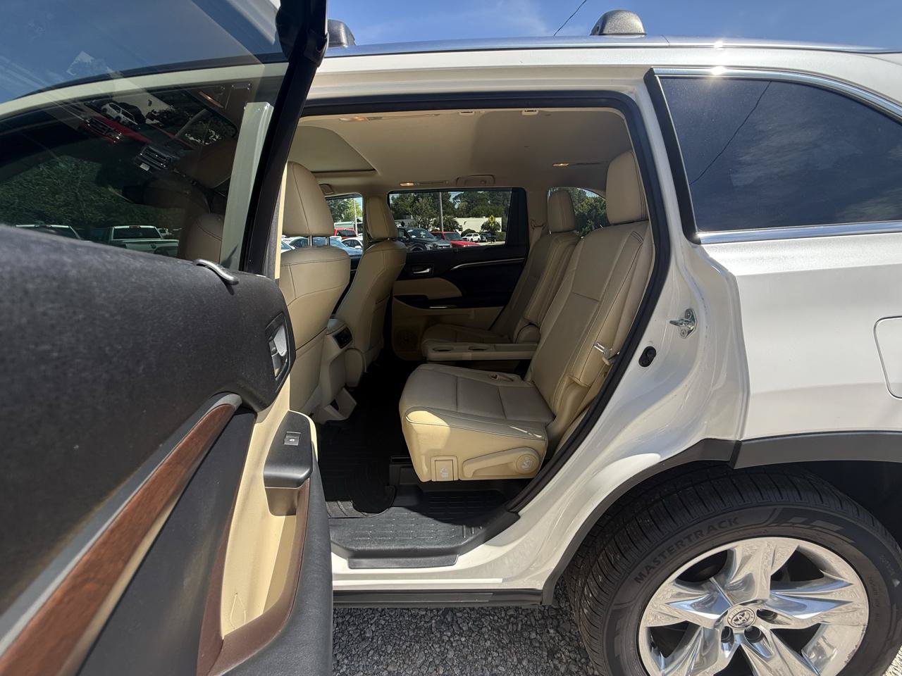 Used 2015 Toyota Highlander Limited AWD/4WD image 30