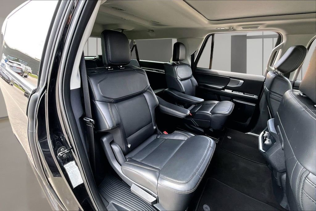 Used 2025 Ford Expedition Max Platinum AWD/4WD image 27