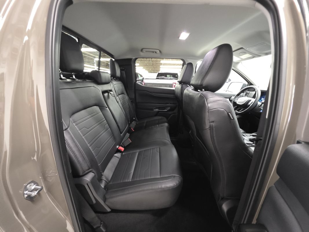 Used 2025 Ford Ranger Lariat w/ Black Appearance Package AWD/4WD image 24