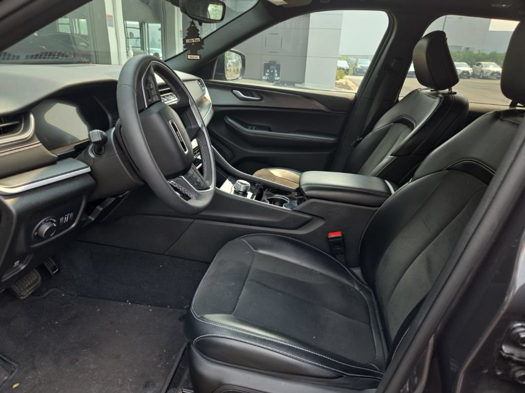 Used 2023 Jeep Grand Cherokee Altitude AWD/4WD image 32