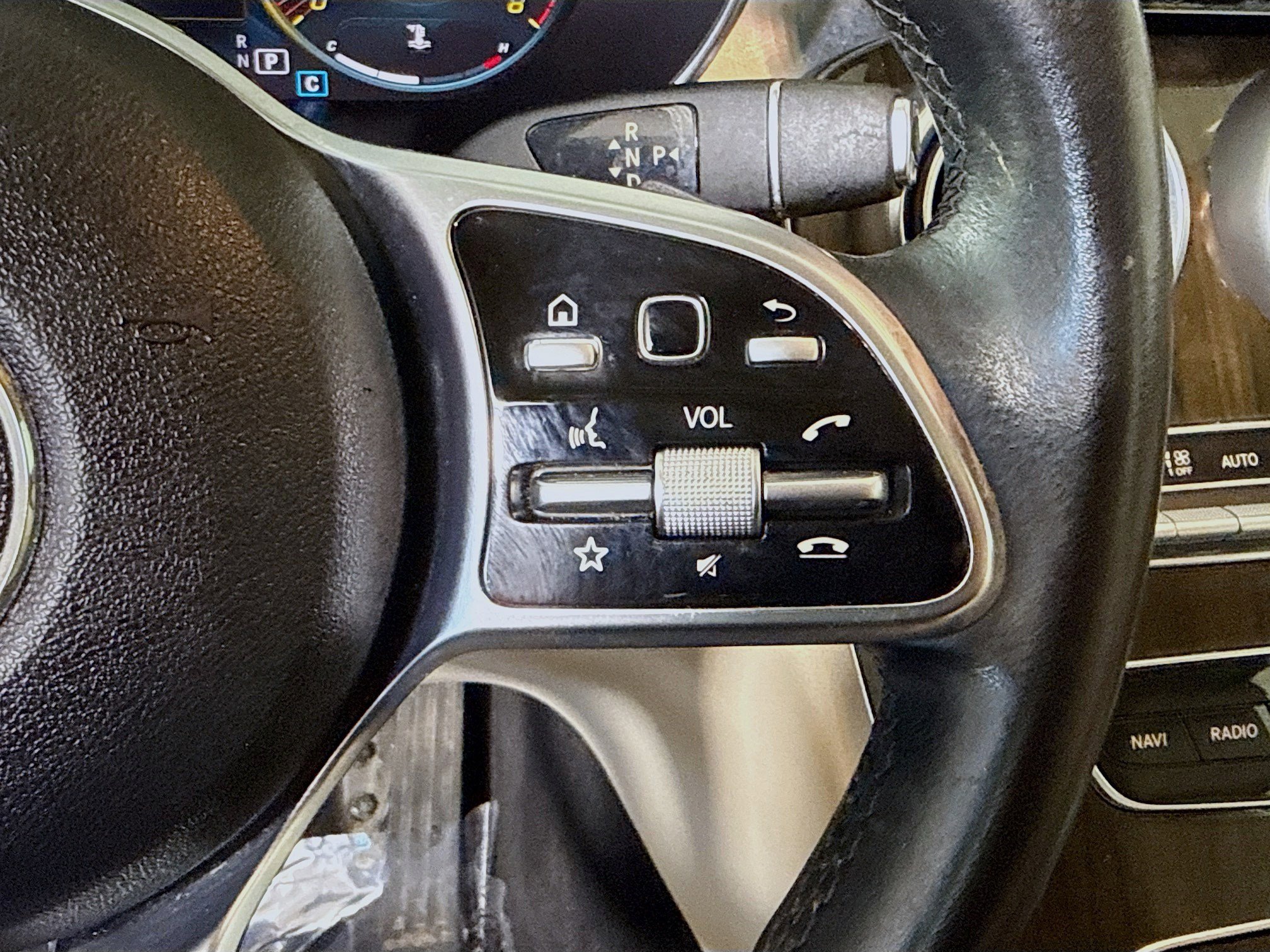 Used 2020 Mercedes-Benz C 300 Sedan w/ Premium Package image 15