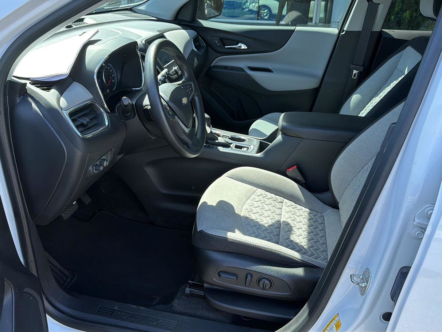 Used 2023 Chevrolet Equinox LS w/ LS Convenience Package FWD image 10