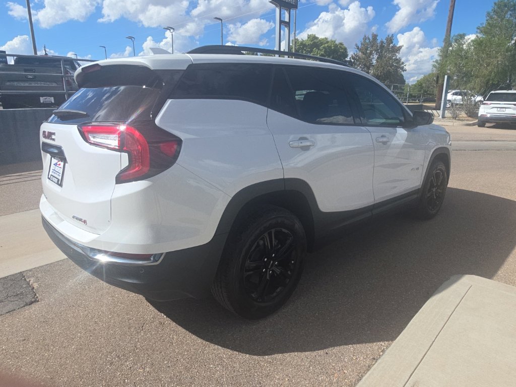 Used 2024 GMC Terrain AT4 AWD/4WD image 5