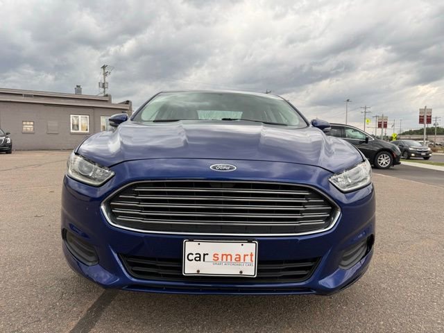 Used 2016 Ford Fusion SE image 2