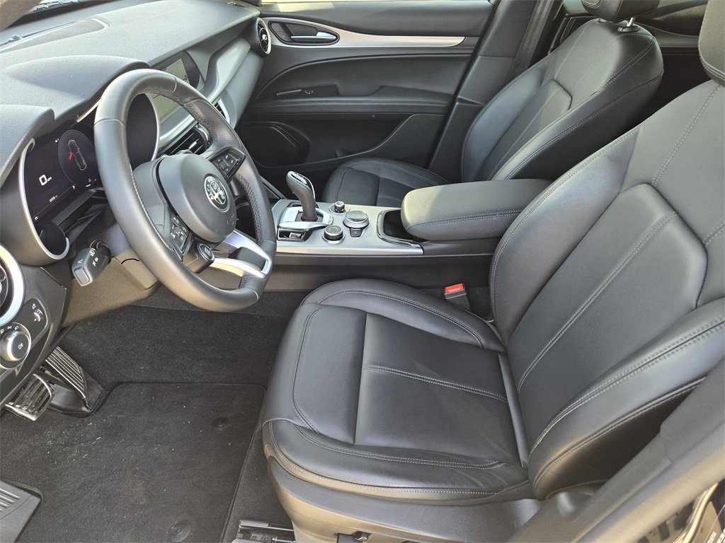 Used 2024 Alfa Romeo Stelvio Ti image 13