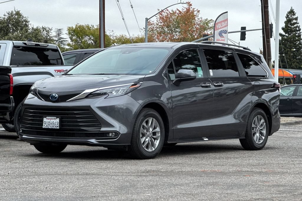 Certified 2025 Toyota Sienna XLE w/ XLE Plus Package AWD/4WD image 7