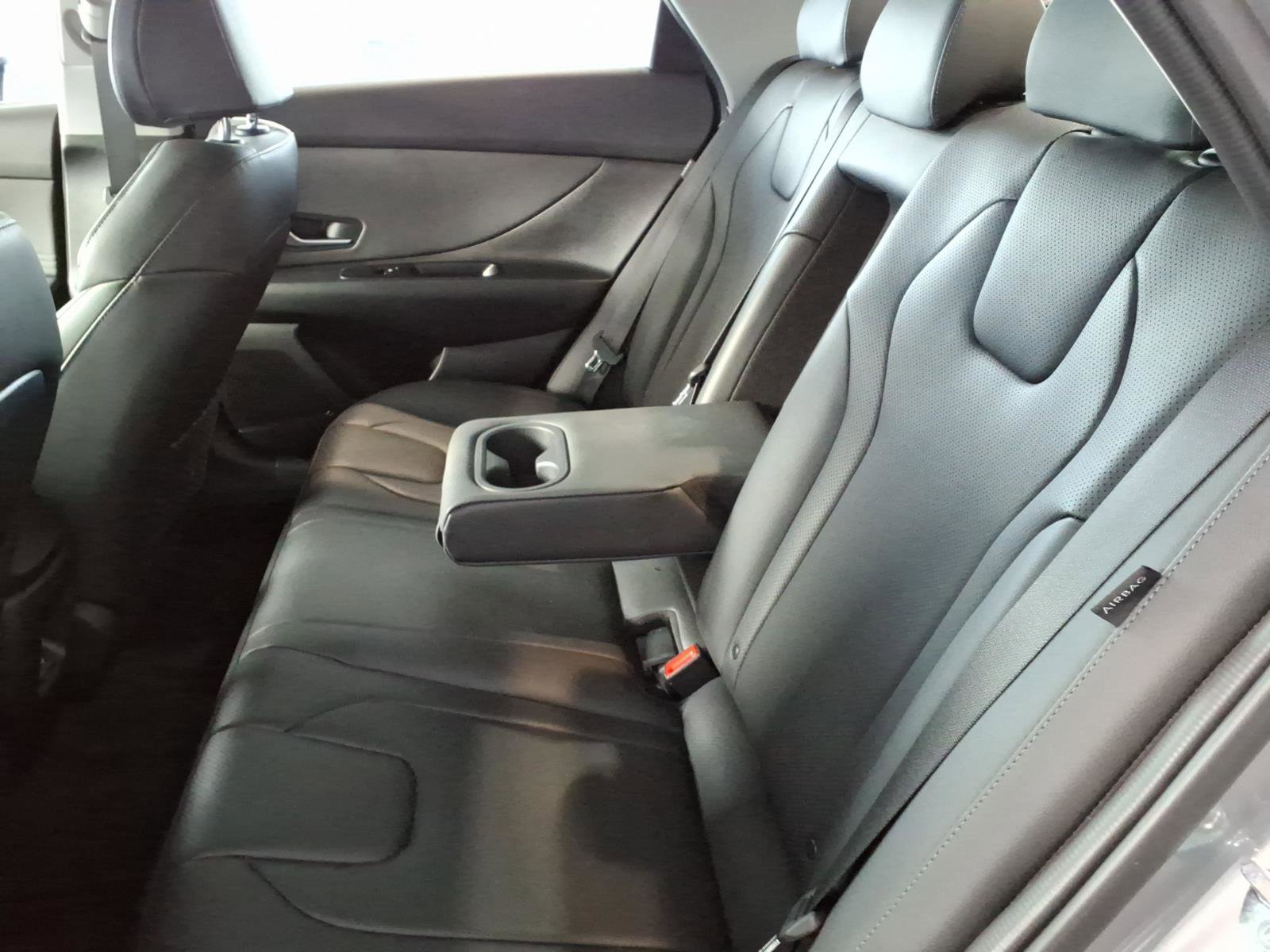 Certified 2025 Hyundai Elantra Limited image 13