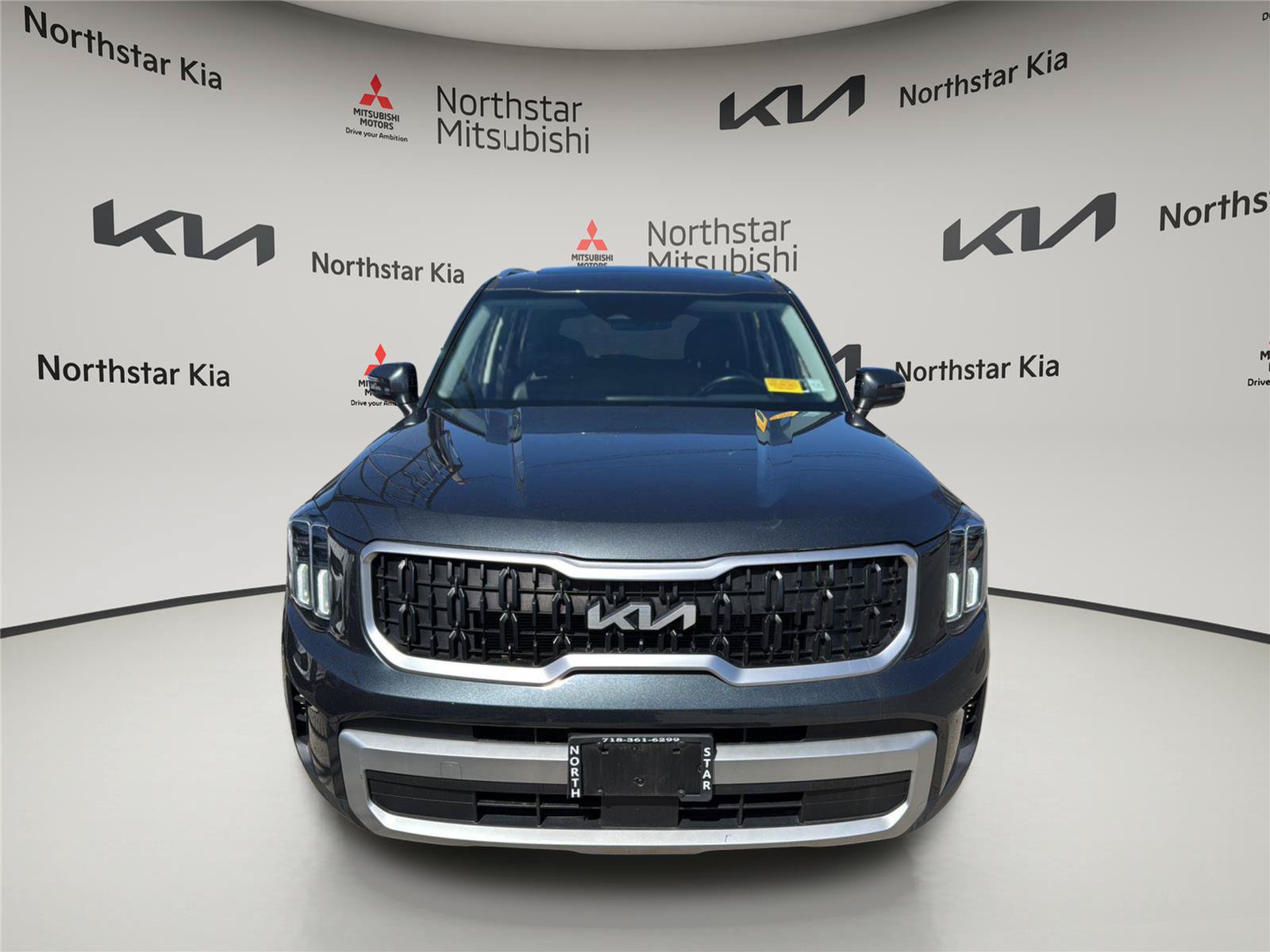 Used 2023 Kia Telluride EX w/ EX Captain's Chair Package AWD/4WD image 8