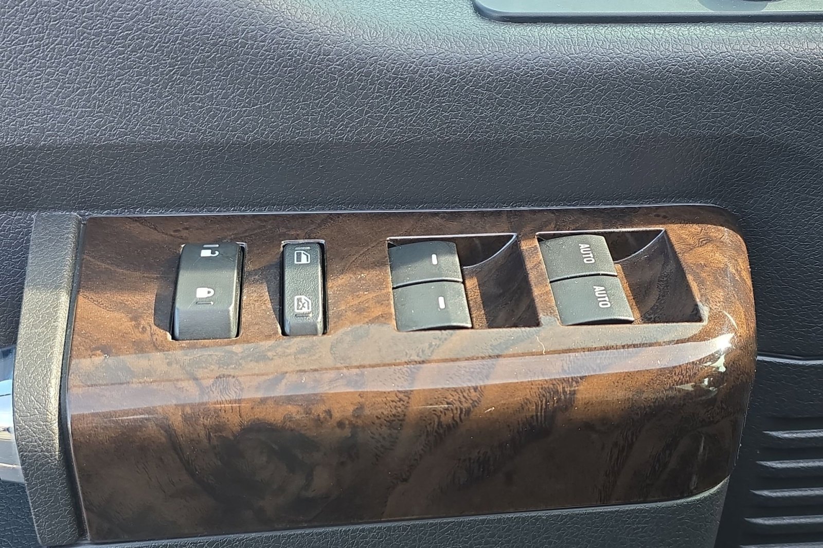 Used 2016 Ford F350 Platinum w/ Snow Plow Prep Package image 16