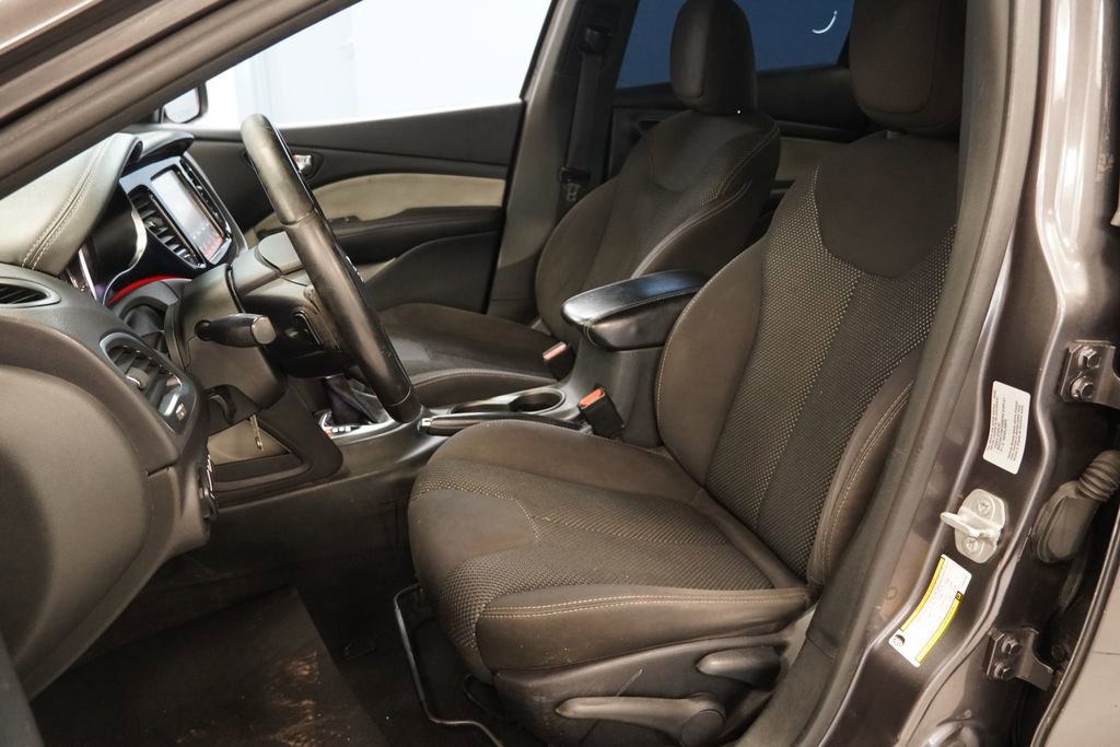 Used 2015 Dodge Dart SXT FWD image 3