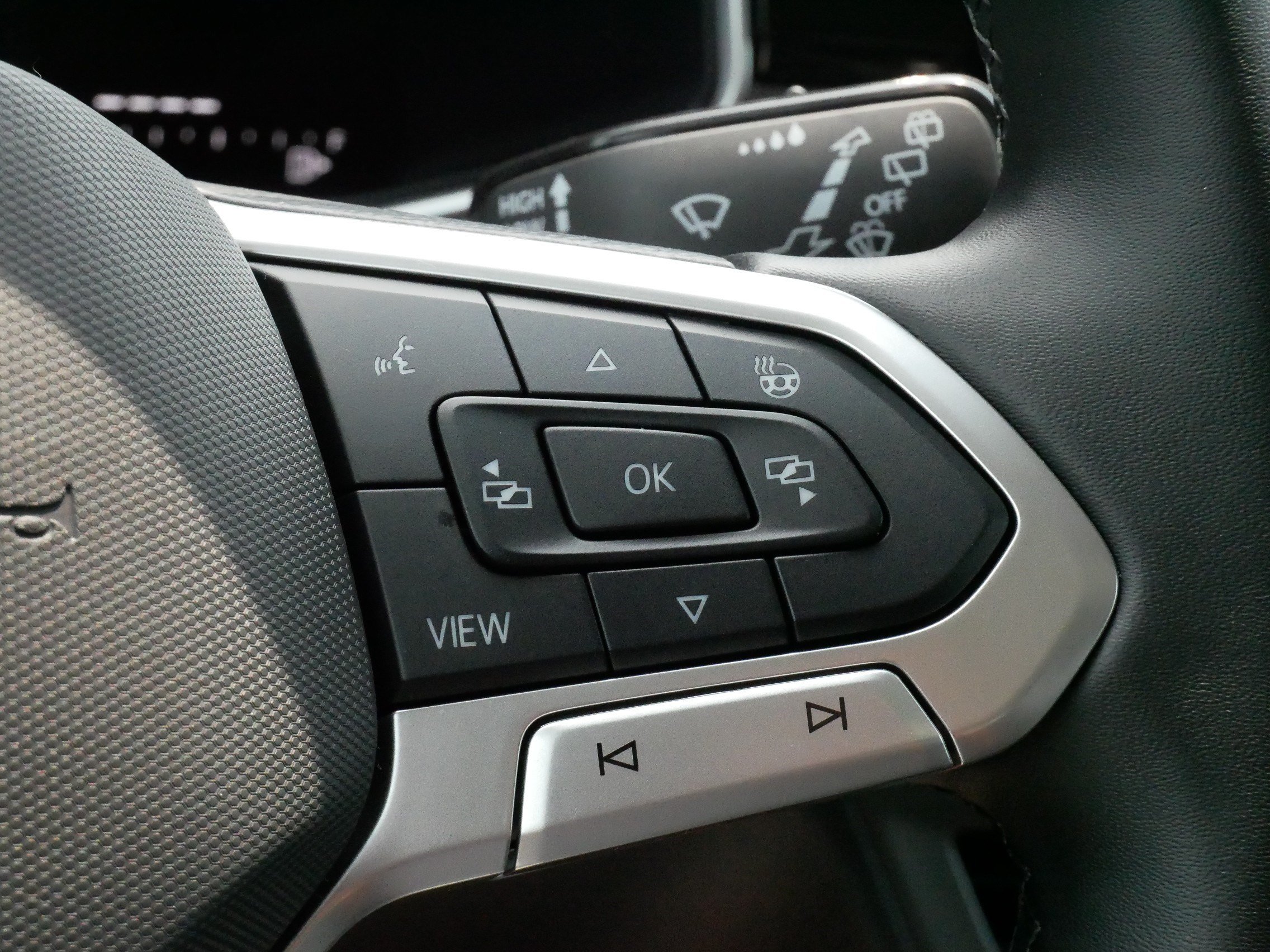 Certified 2025 Volkswagen Taos SE AWD/4WD image 25