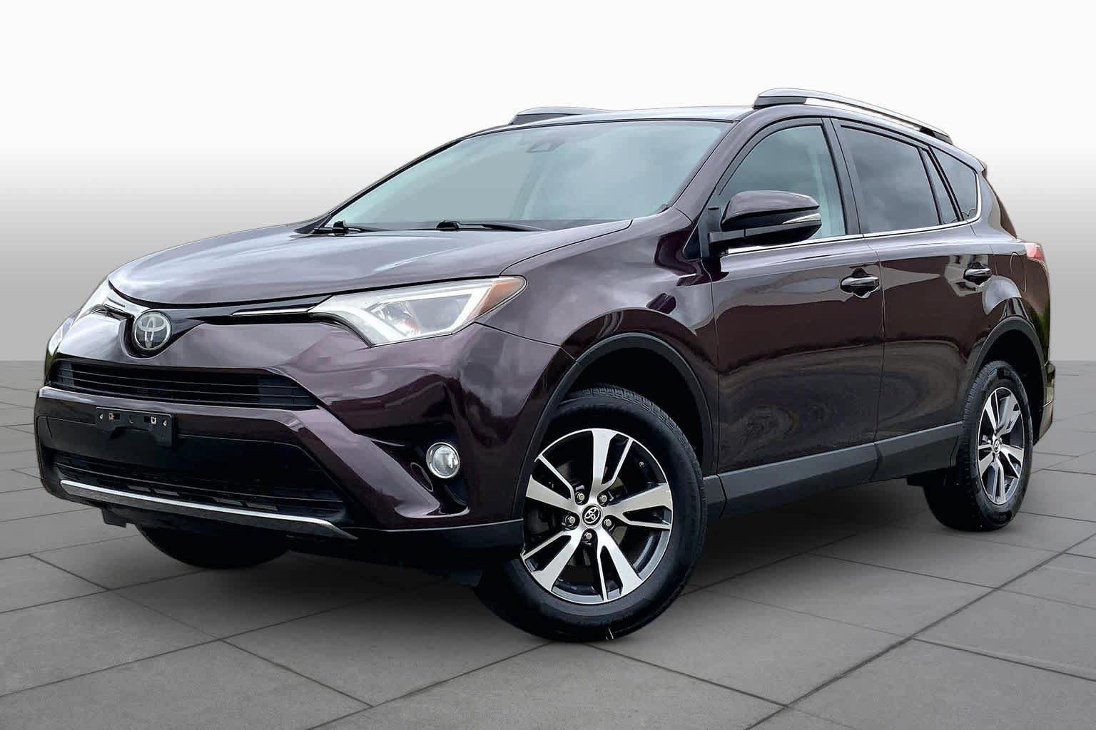 Used 2017 Toyota RAV4 XLE AWD/4WD image 1
