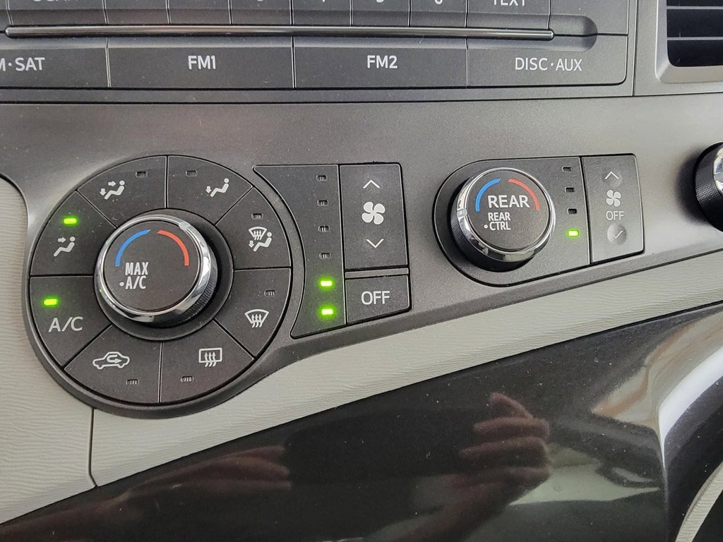 Used 2011 Toyota Sienna w/ Towing Pkg FWD image 21