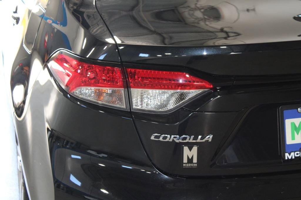 Used 2022 Toyota Corolla LE FWD image 35