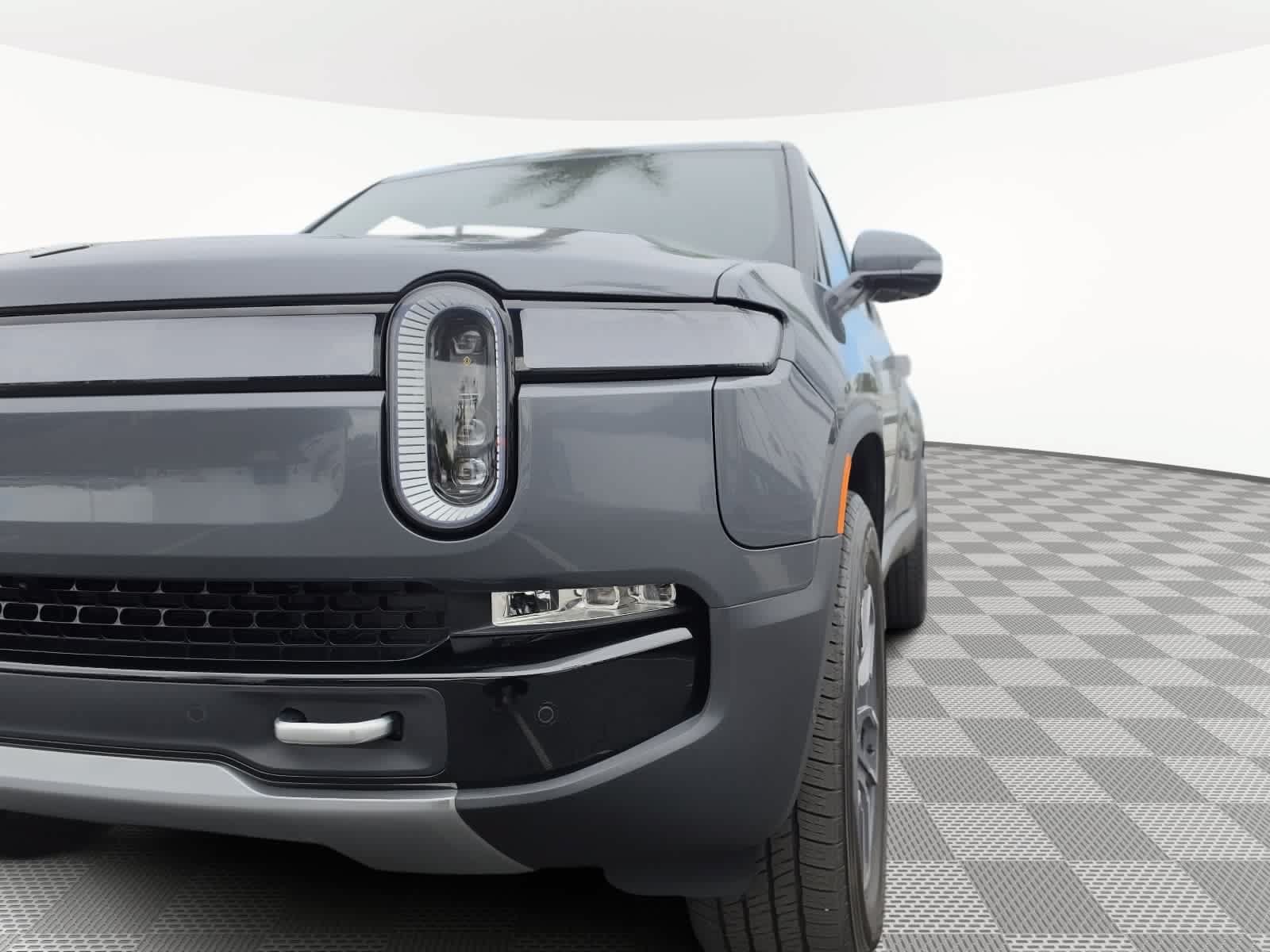 Used 2023 Rivian R1T Adventure Dual AWD/4WD image 4