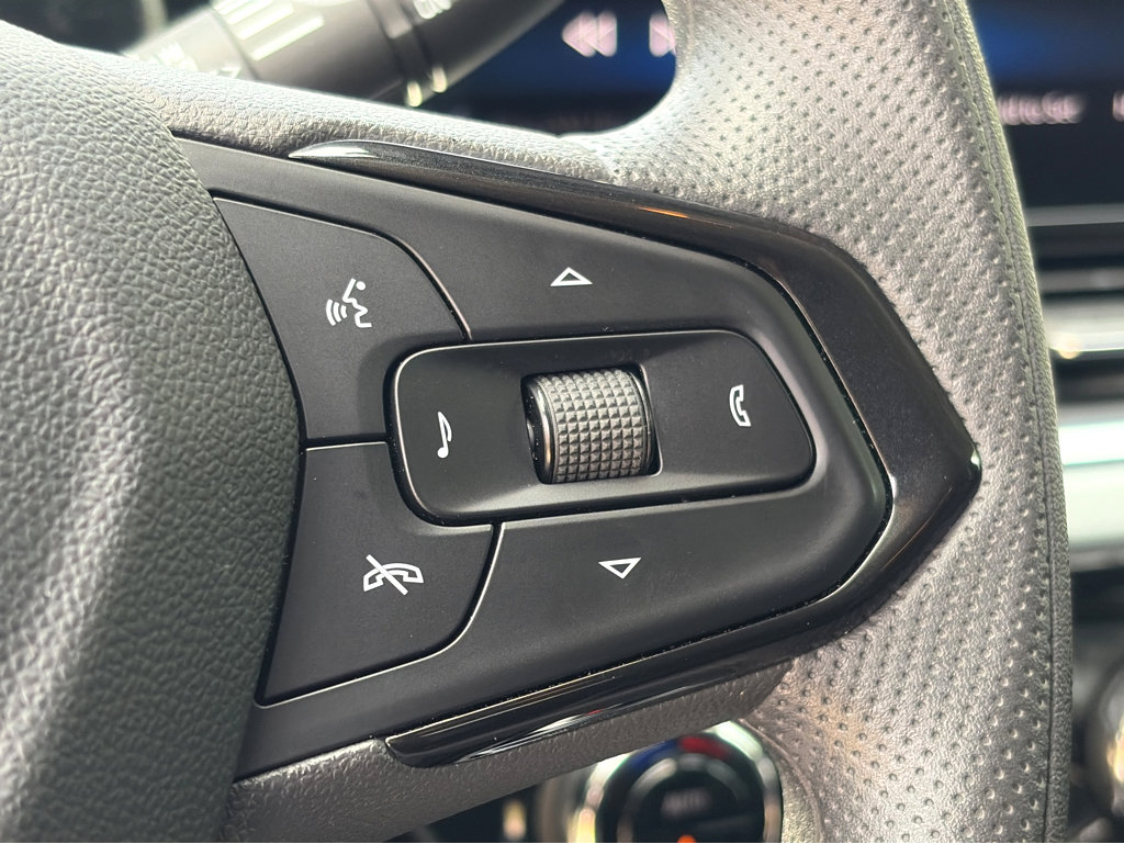 Used 2025 Chevrolet Trax LT FWD image 15