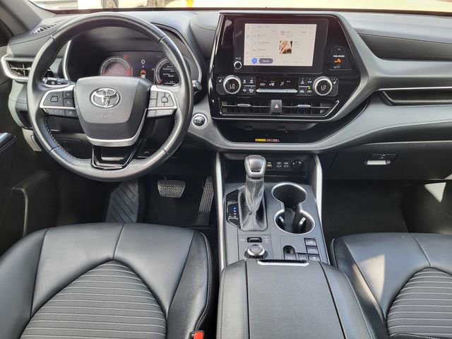 Used 2025 Toyota Highlander XSE AWD/4WD image 24