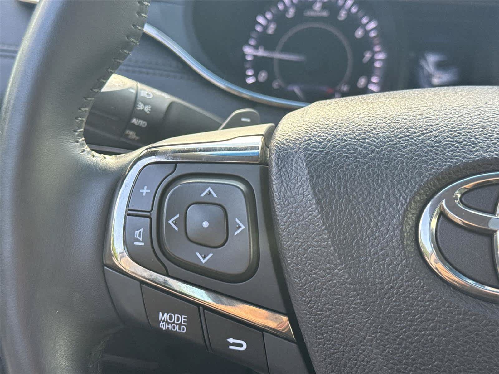 Used 2016 Toyota Avalon Touring FWD image 20