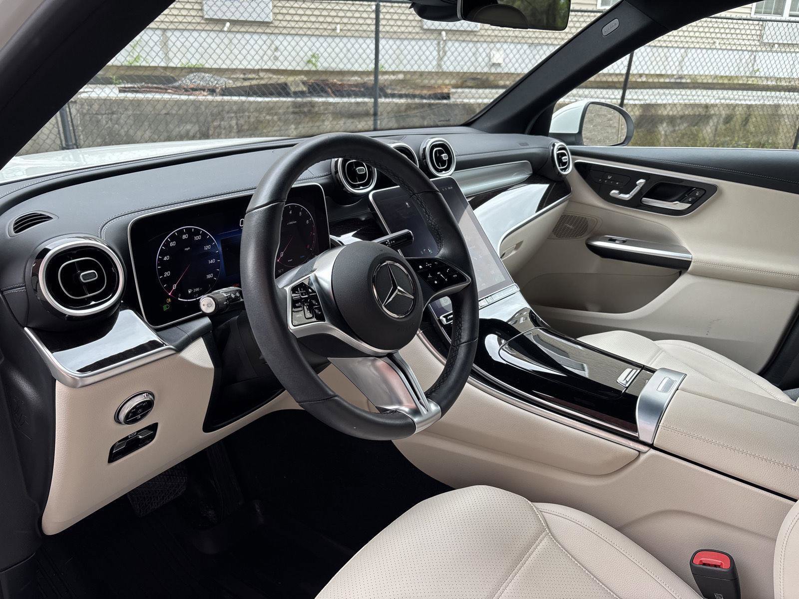 Used 2023 Mercedes-Benz GLC 300 4MATIC image 8