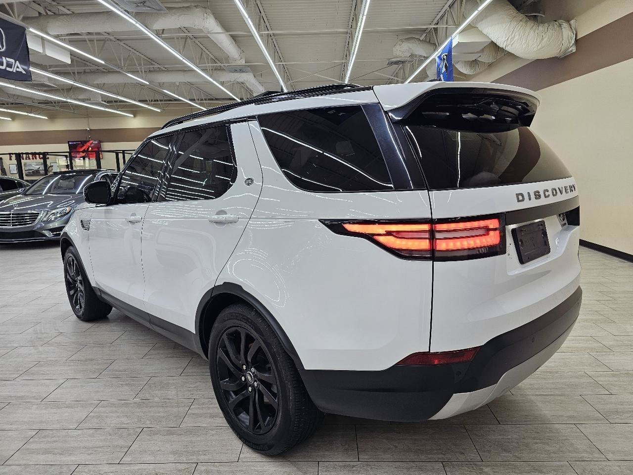 Used 2018 Land Rover Discovery HSE AWD/4WD image 8