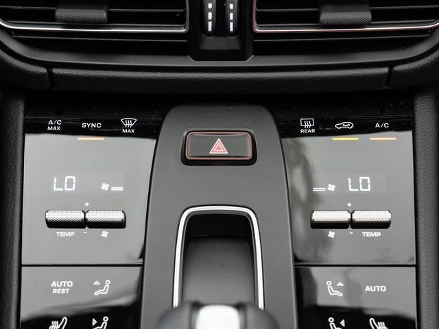 Certified 2025 Porsche Macan AWD/4WD image 20