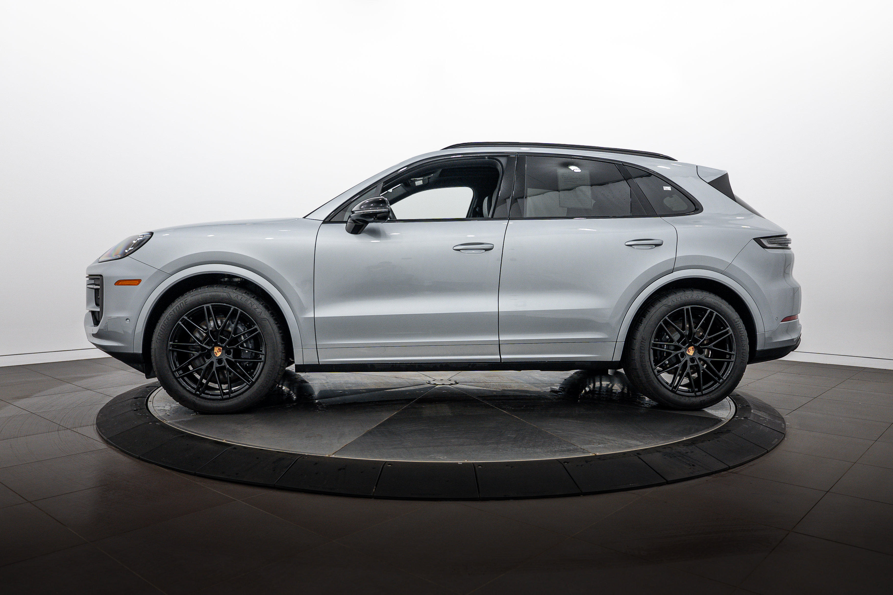 Certified 2026 Porsche Cayenne AWD/4WD image 2