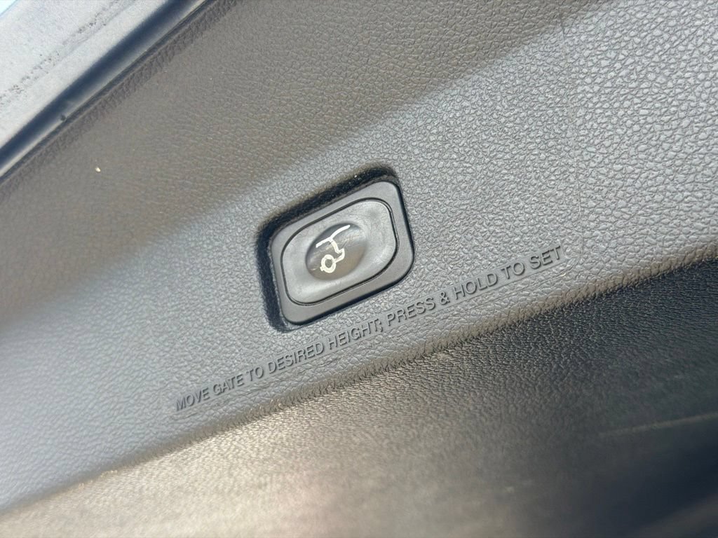 Used 2018 Ford Explorer XLT w/ Equipment Group 202A FWD image 35