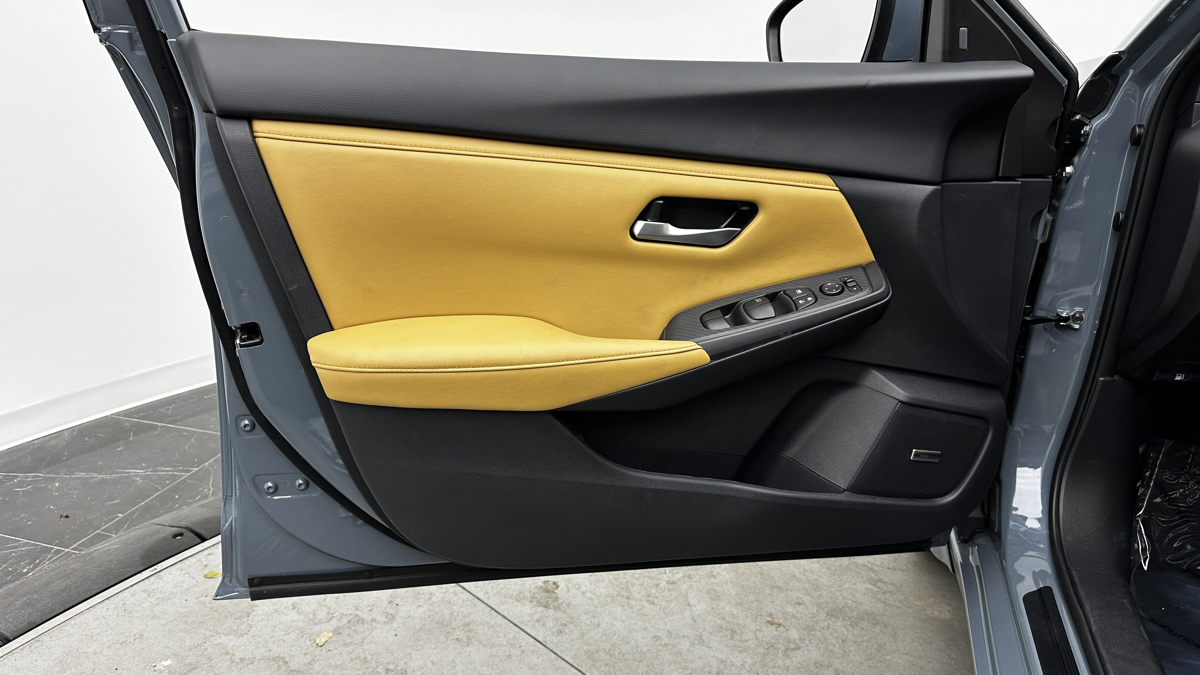 Used 2025 Nissan Sentra SV w/ SV Premium Package image 11