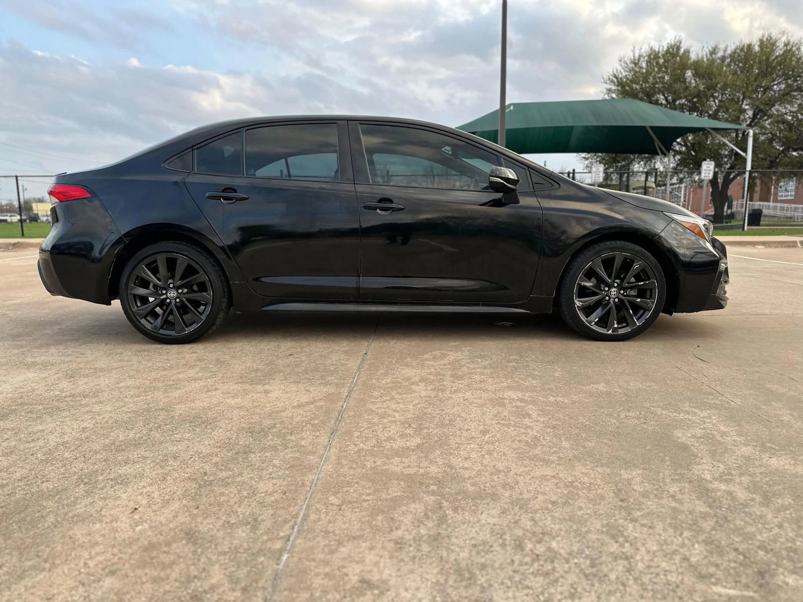 Used 2023 Toyota Corolla SE image 3