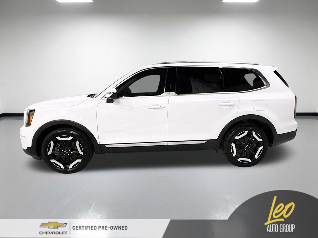 Used 2024 Kia Telluride EX w/ EX Captain's Chair Package image 10