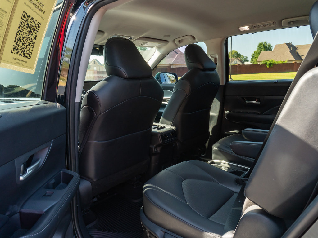 Used 2025 Toyota Grand Highlander AWD image 13