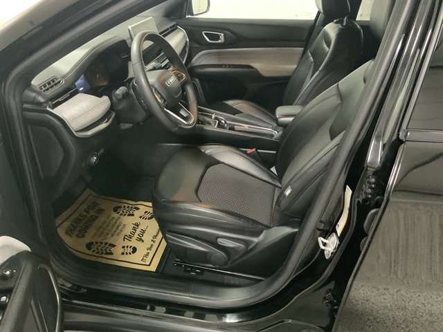 Used 2023 Jeep Compass Latitude image 14