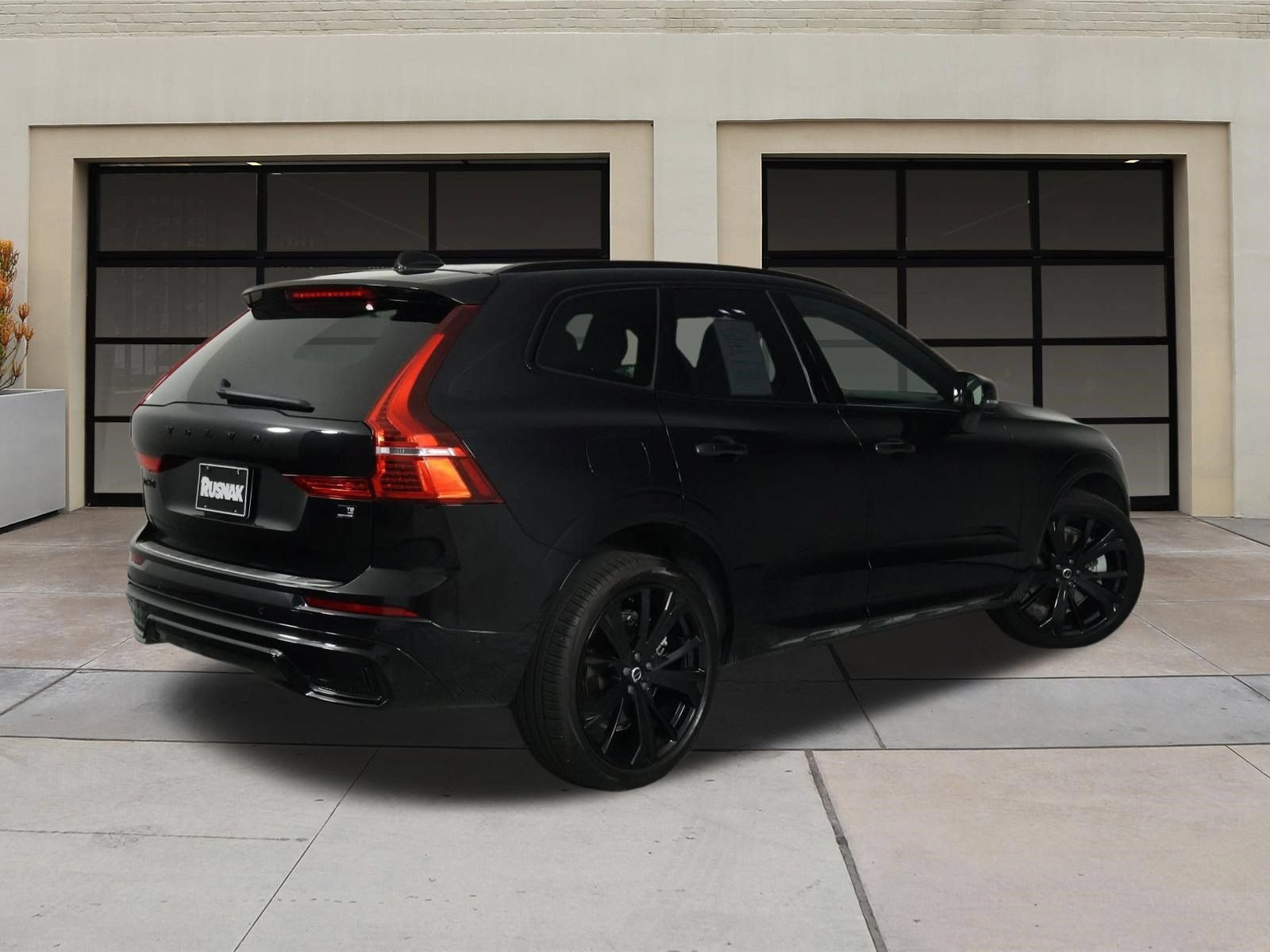 Used 2024 Volvo XC60 T8 Ultimate w/ Climate Package AWD/4WD image 3