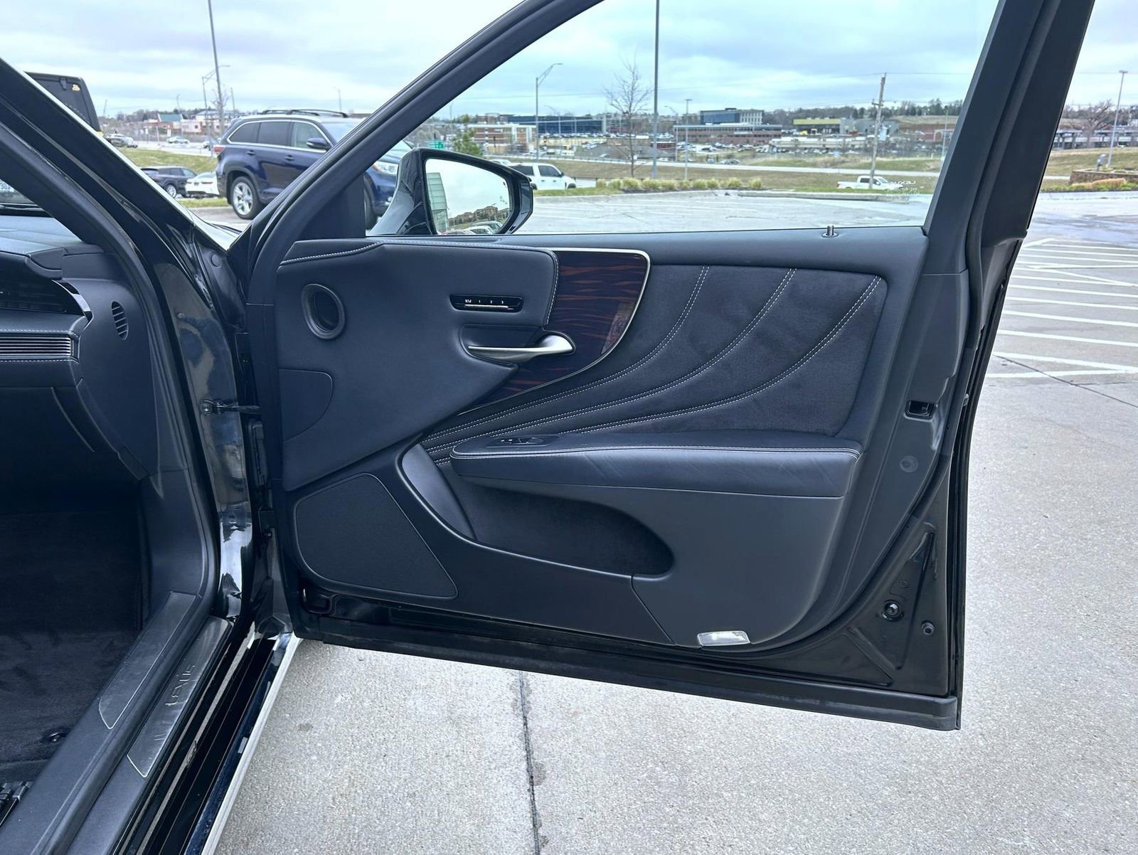 Used 2018 Lexus LS 500 w/ Interior Upgrade Package image 16