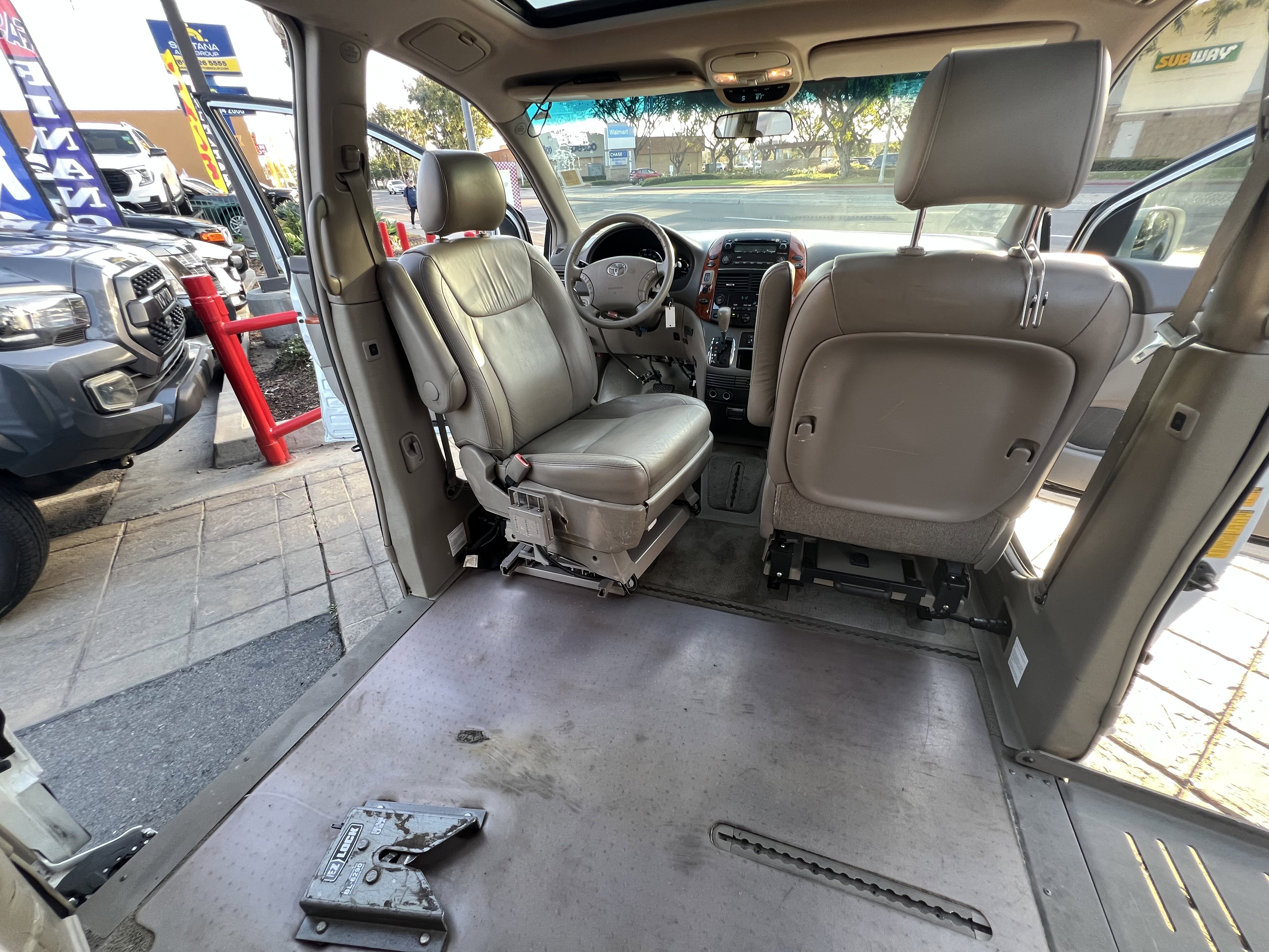 Used 2008 Toyota Sienna XLE image 26