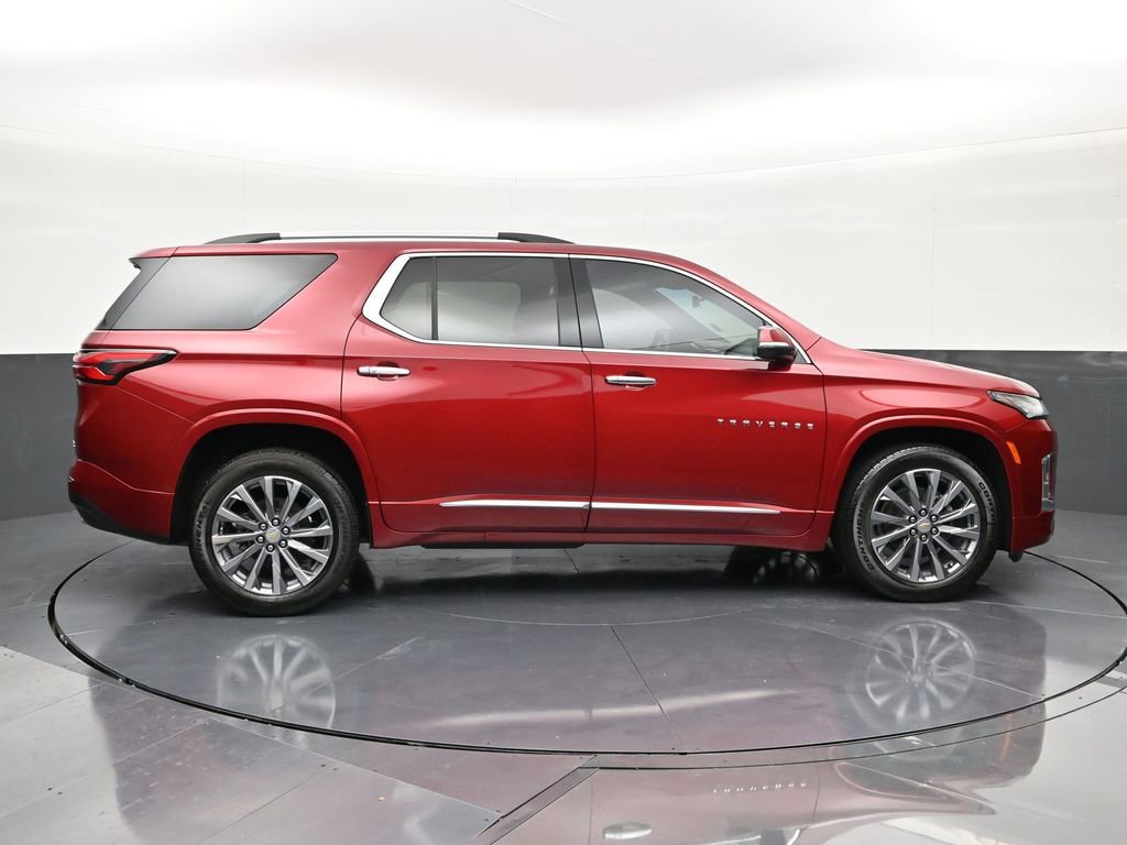 Used 2023 Chevrolet Traverse Premier FWD image 6