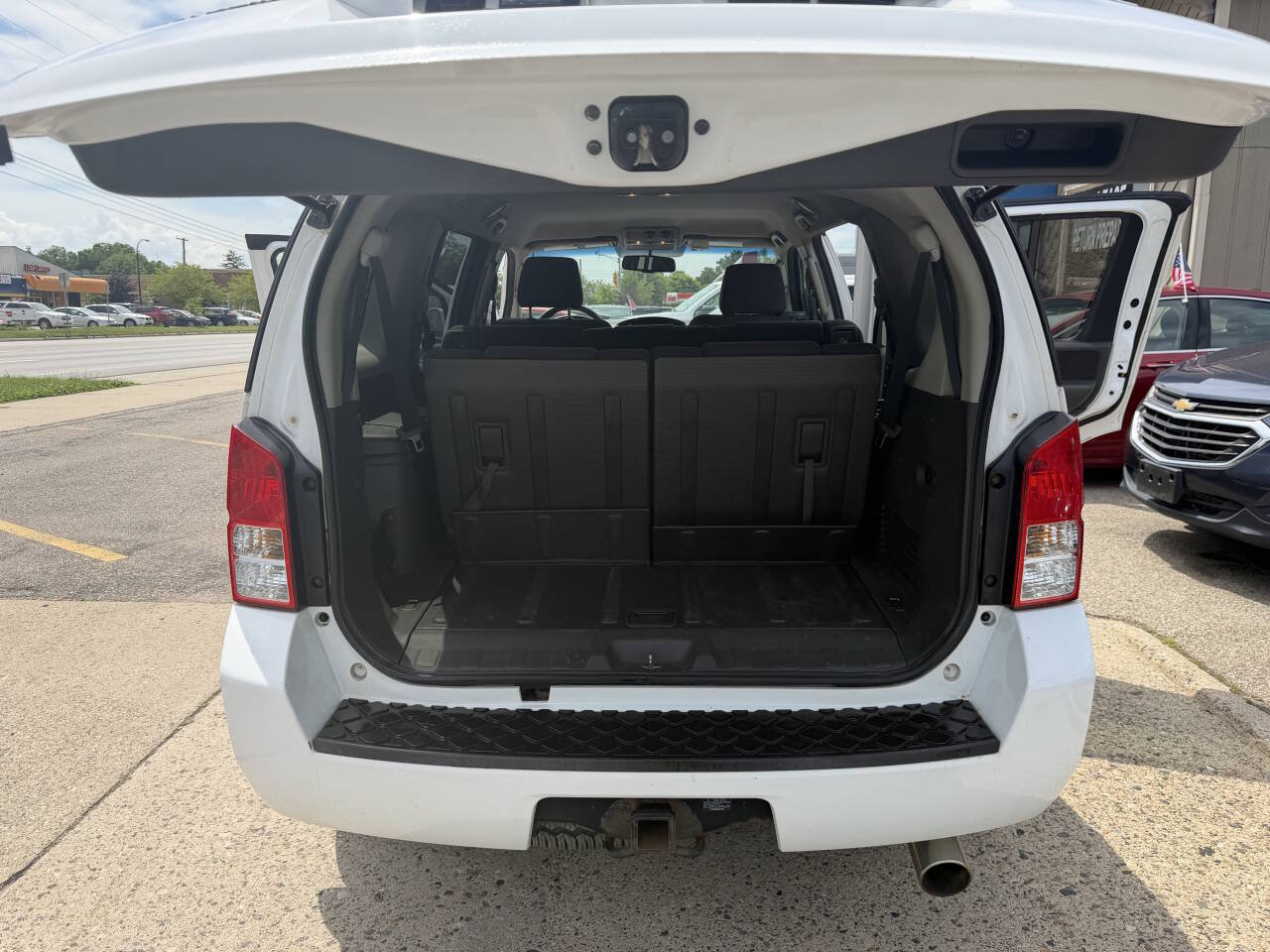 Used 2008 Nissan Pathfinder SE AWD/4WD image 24
