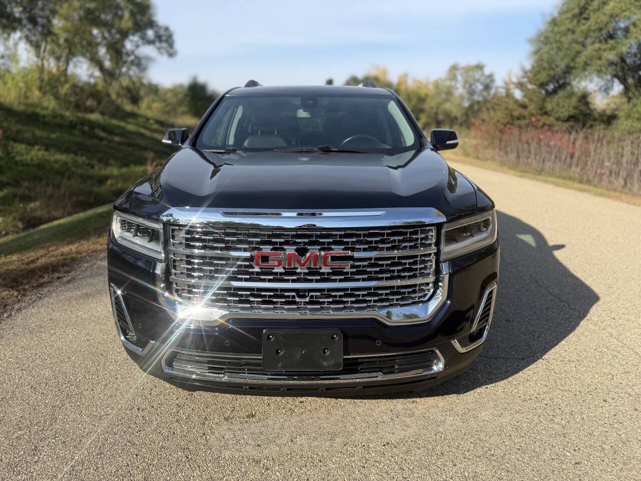 Used 2022 GMC Acadia SLT w/ Preferred Package AWD/4WD image 4